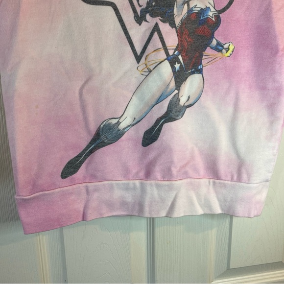 DC Women Juniors 3-5 S Sweatshirt Pullover Crew Neck Wonder Woman Tie Dye Pink - Picture 4 of 12
